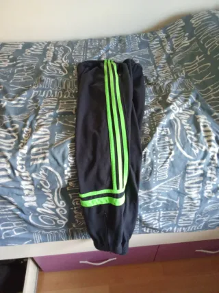 Chándal negro y verde