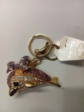 Portachiavi a forma di delfino con strass