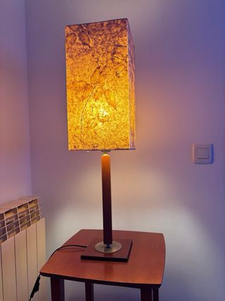 Lámpara de mesa.