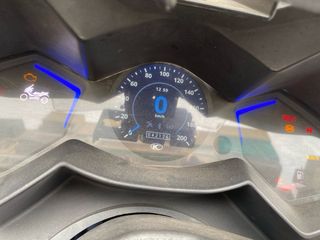 Kymco AK550 Azul/Negro Impecable.