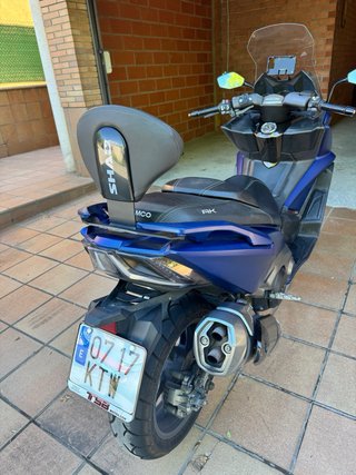 Kymco AK550 Azul/Negro Impecable.