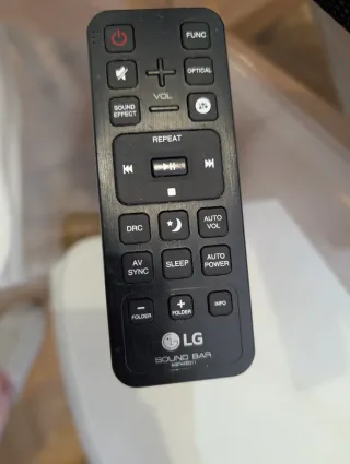 Barra Sonido LG 220W Subwoofer Inalámbrico