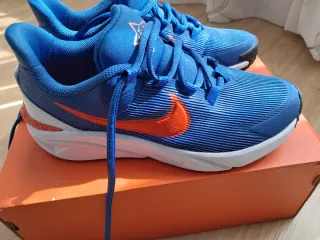 Zapatillas Nike niño azules y naranjas