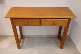 Escritorio de madera con 2 cajones