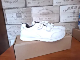 Zapatilla Biomecanics velcros blanca. 1 puesta.T36