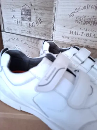 Zapatilla Biomecanics velcros blanca. 1 puesta.T36