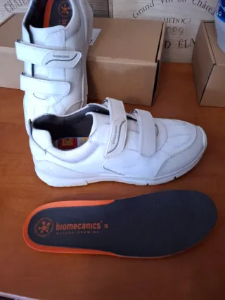 Zapatilla Biomecanics velcros blanca. 1 puesta.T36
