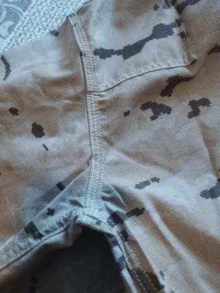 Mono pixelado árido ignífugo