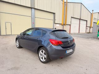Opel Astra 2011