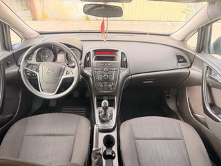 Opel Astra 2011