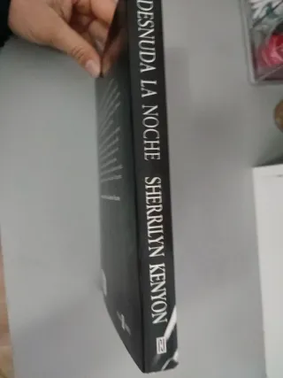 Desnuda la noche - cazadores oscuros