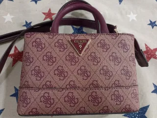 Bolso Guess Monogram Beige y Morado