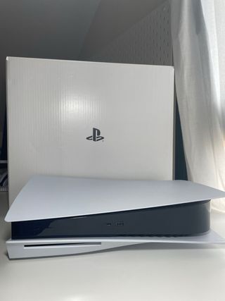 PlayStation 5 + DualSense + (2 Juegos GRATIS)