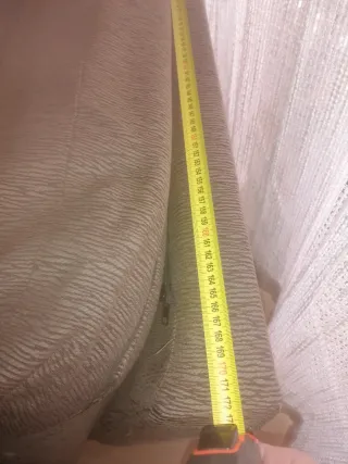 Sofá de tela marrón