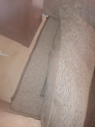 Sofá de tela marrón