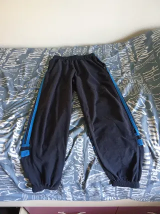 Chándal negro y azul