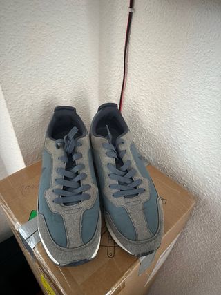 Zapatos de Álvaro Moreno.