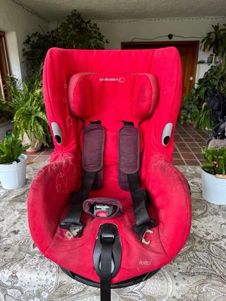 Silla Coche Bébé Confort Axiss Roja Giratoria