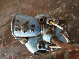 Attrezzo vintage in ghisa MAIS