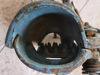 Attrezzo vintage in ghisa MAIS