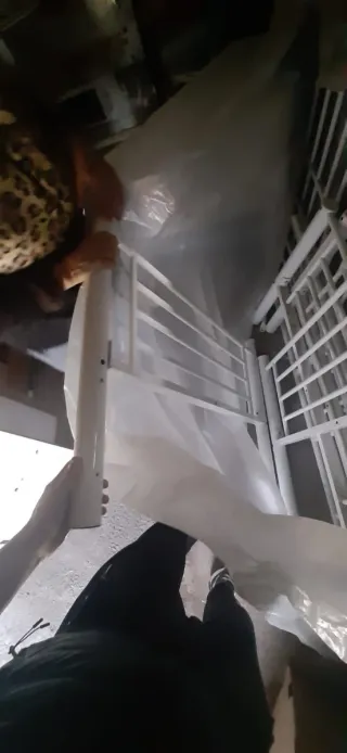 Cama individual metálica blanca