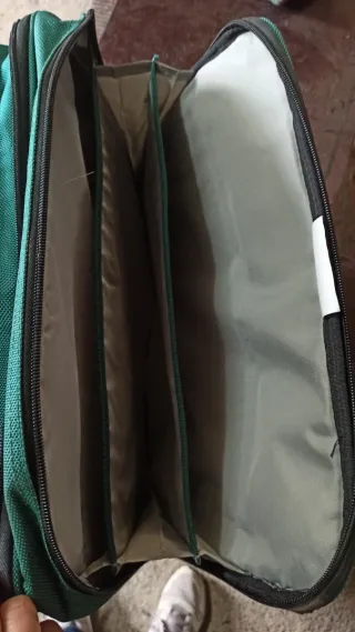 Maletín verde con bandolera