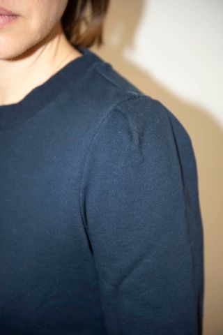 Jersey azul Other Stories con hombros abullonados