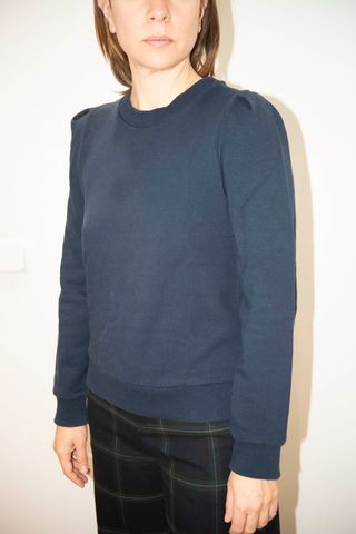Jersey azul Other Stories con hombros abullonados