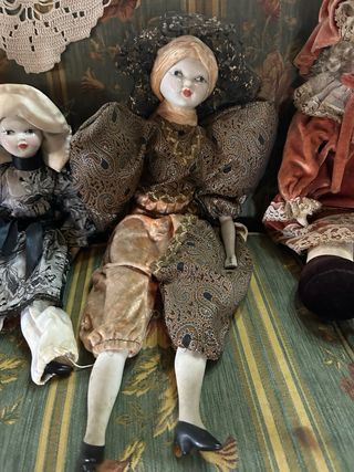 6 vecchie bambole in porcellana