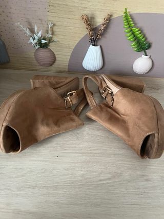 Tacones de plataforma abiertos color camel