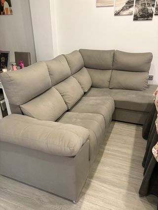 Sofa cheslong 230x160. NUEVO TIENE 2 AÑOS.
