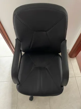Dos sillas de oficina ergonómicas negras por 40€