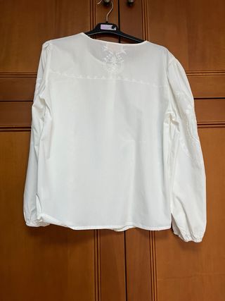 Blusa blanca bordada