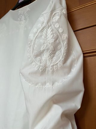 Blusa blanca bordada
