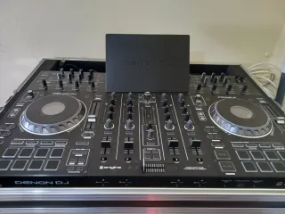 SE VENDE DENON PRIME 4 CON CAJA    1800 NEGOCIABLE