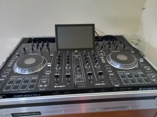 SE VENDE DENON PRIME 4 CON CAJA    1800 NEGOCIABLE