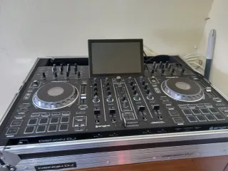 SE VENDE DENON PRIME 4 CON CAJA    1800 NEGOCIABLE