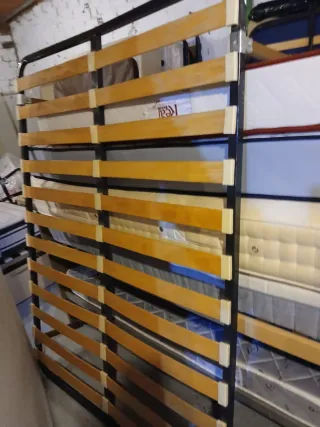 Colchón viscoelástico y somier con patas