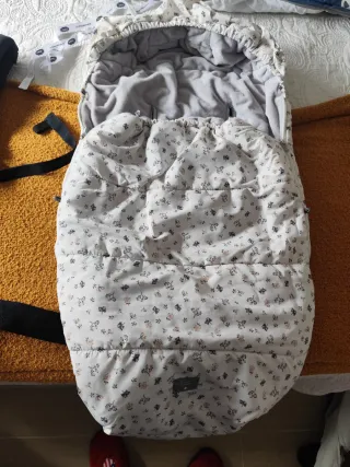 Saco para carrito de bebé con capucha