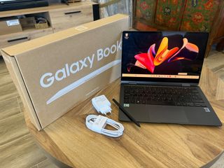 Samsung Galaxy Book 3 360 2 en 1 Gris. Como nuevo.