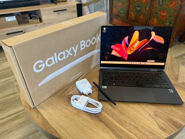 Samsung Galaxy Book 3 360 2 en 1 Gris. Como nuevo.