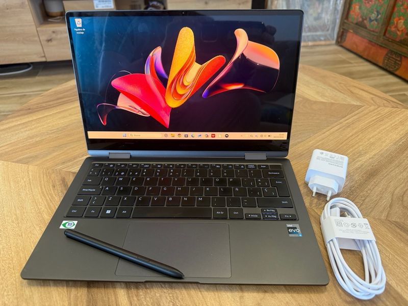 Samsung Galaxy Book 3 360 2 en 1 Gris. Como nuevo. afbeelding 2