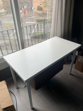 Escritorio blanco y madera para estudio