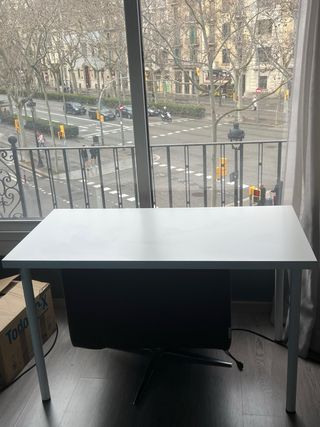 Escritorio blanco y madera para estudio