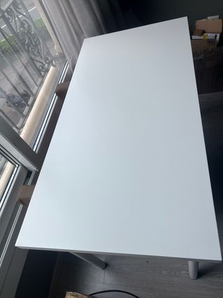 Escritorio blanco y madera para estudio