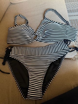 Bikini rayas blanco y negro. Sin uso