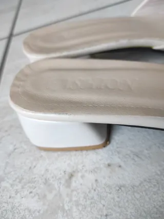 Sabot da donna beige tacco basso, incrociati