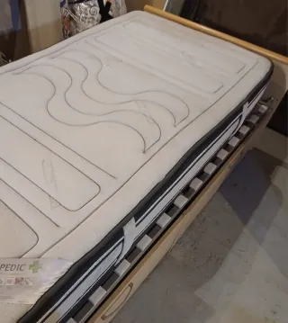 Colchón SANIPEDIC y somier con patas