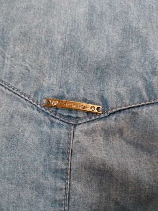 Camicia in jeans con borchie
