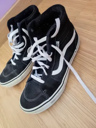 Zapatillas Vans Altas Negras y Blancas